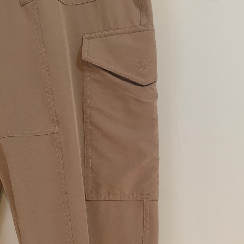 SPANX Woman’s Tan Cargo Pants Like New - Picture 4 of 9